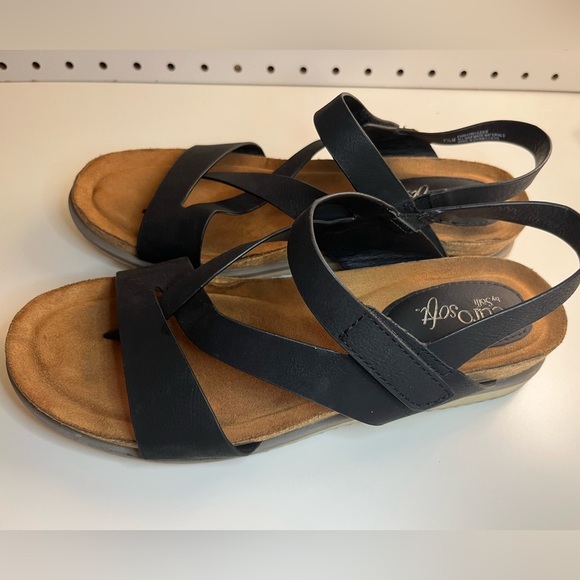 Eurosoft by Sofft Women's Gianetta Flat Sandal - Black - Picture 9 of 16